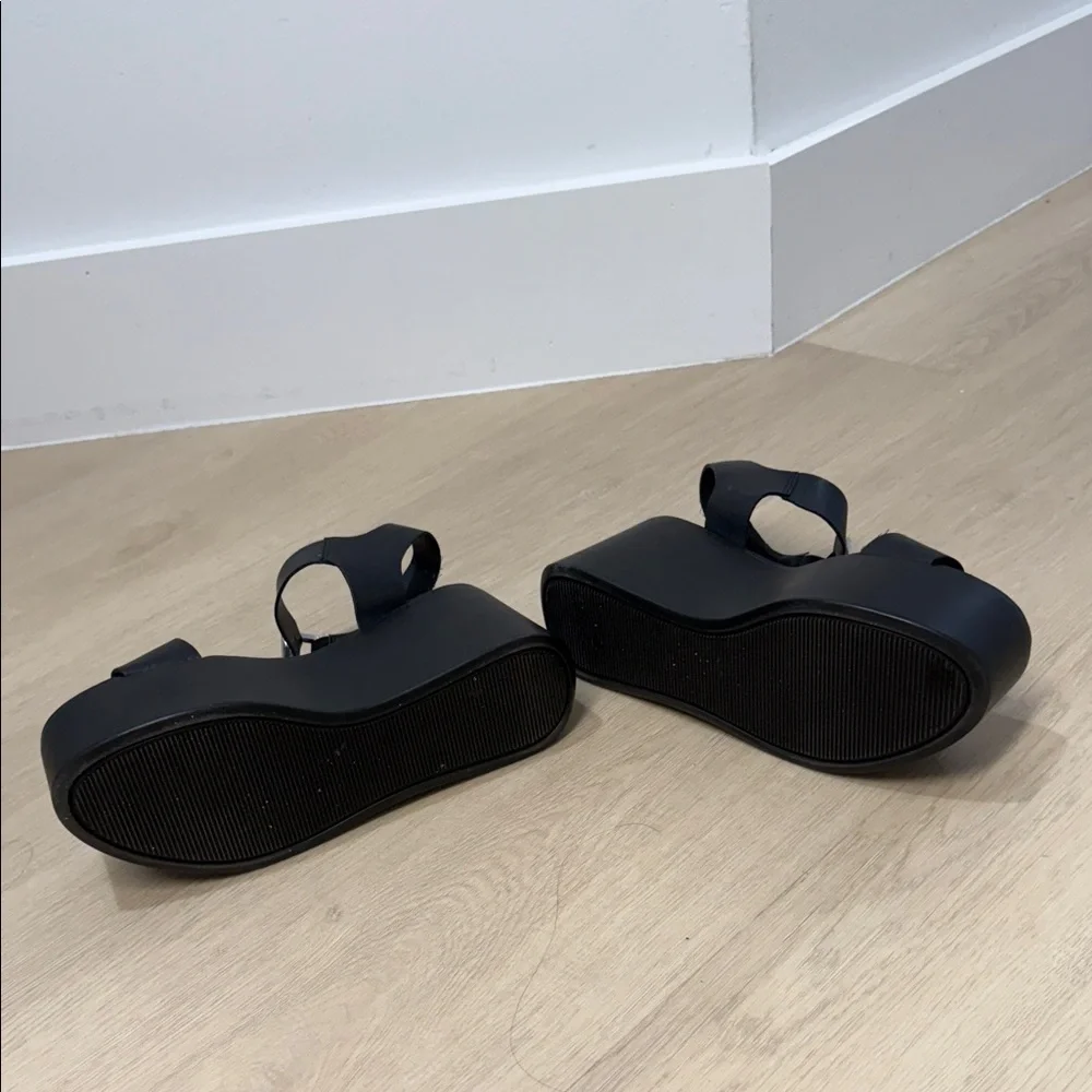 Steve Madden Black Platform Sandals - Picture 4 of 7